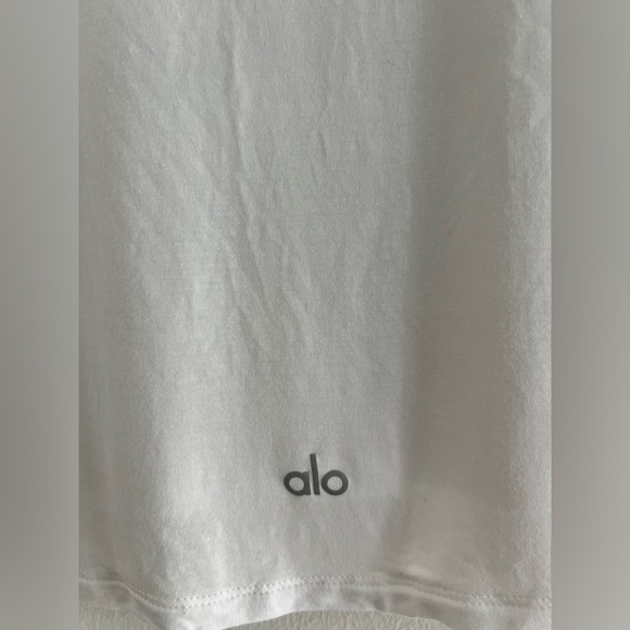 ALO Yoga Cropped tee - Picture 3 of 3